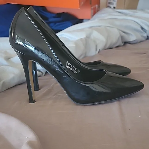 Heel - Picture 2 of 5